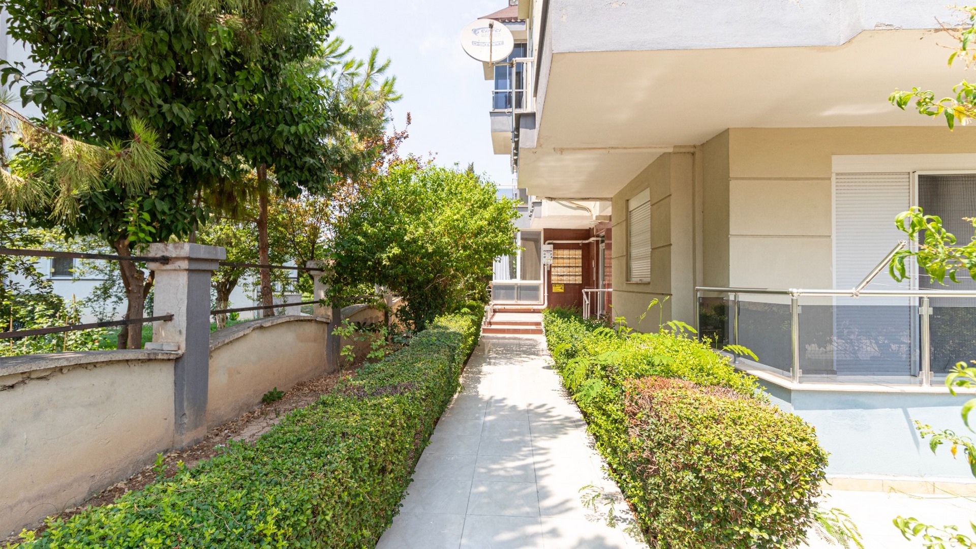 Image of 2+1 apartment in Lara with residence permit at a good price